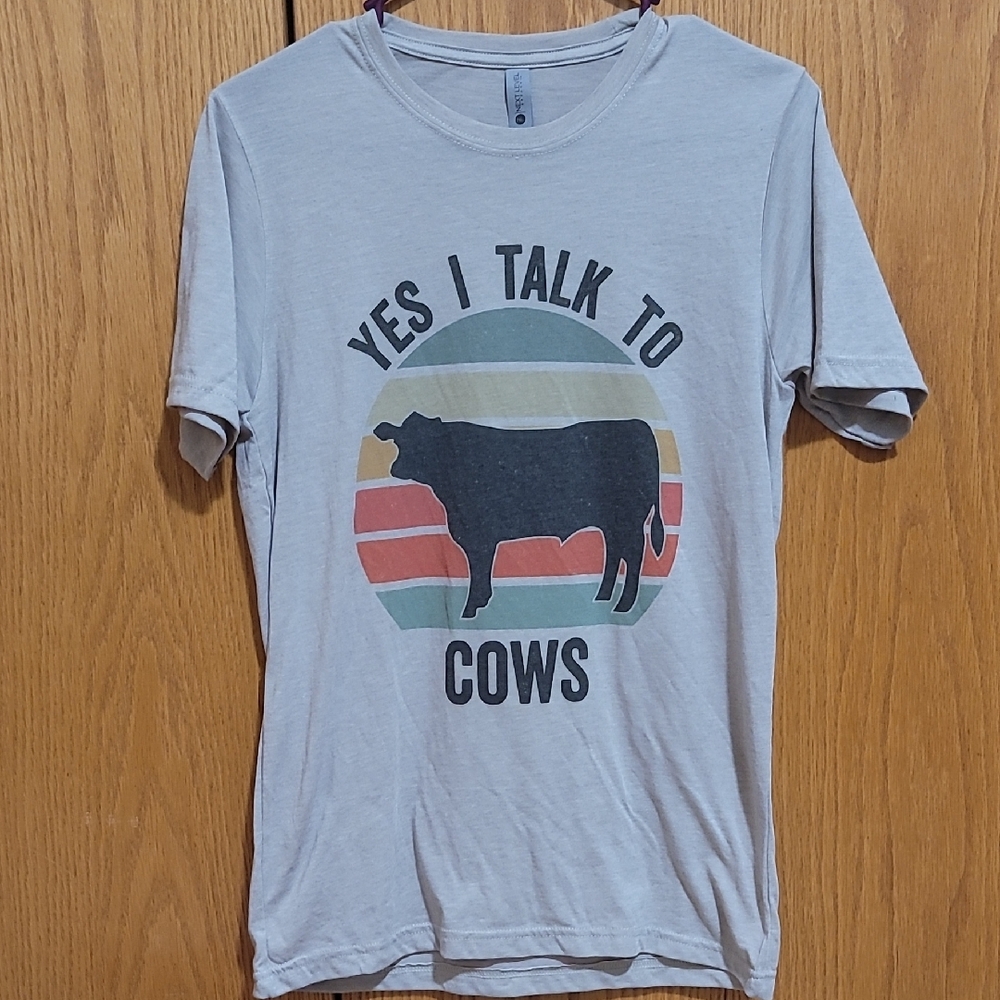 Next Level Apparel Gray 'Yes I Talk to Cows' Tee
